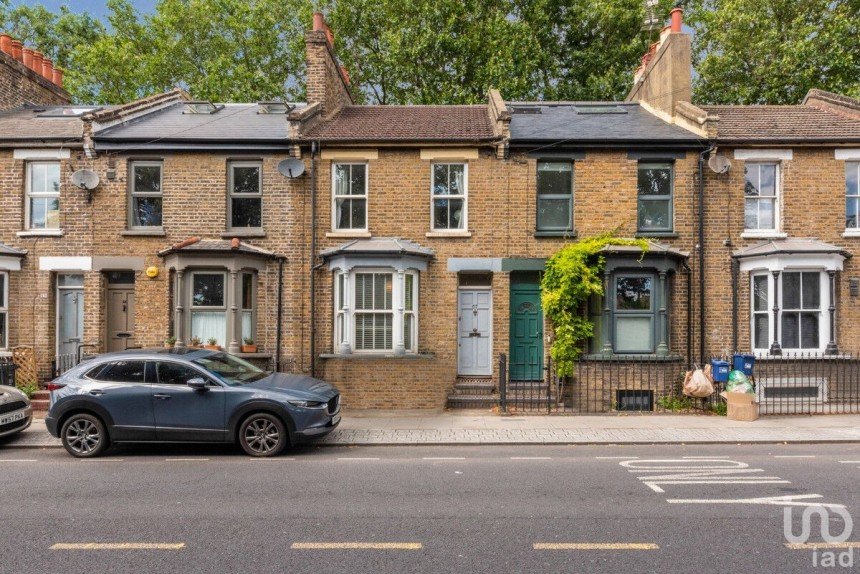 2 bedroom Cottage in London (E9)
