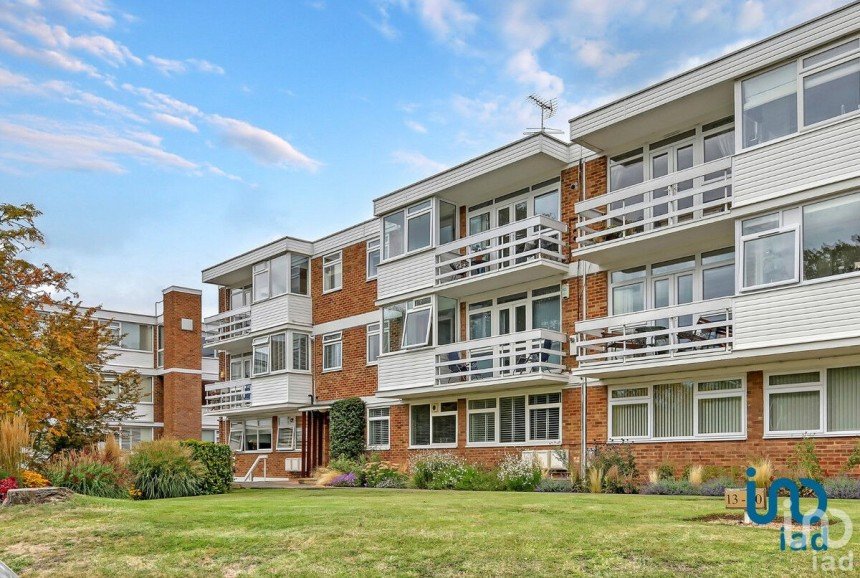 3 bedroom Apartment in Woodford Green (IG8)