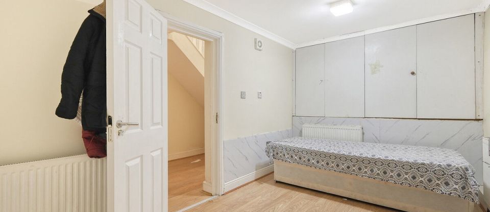 3 bedroom End of terrace house in Woodford Green (IG8)