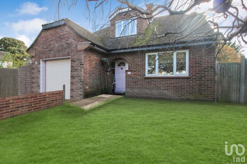 3 bedroom Bungalow in Colchester (CO4)